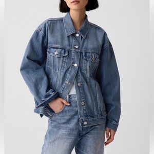 GAP women’s oversized icon indigo Blue Denim Jacket